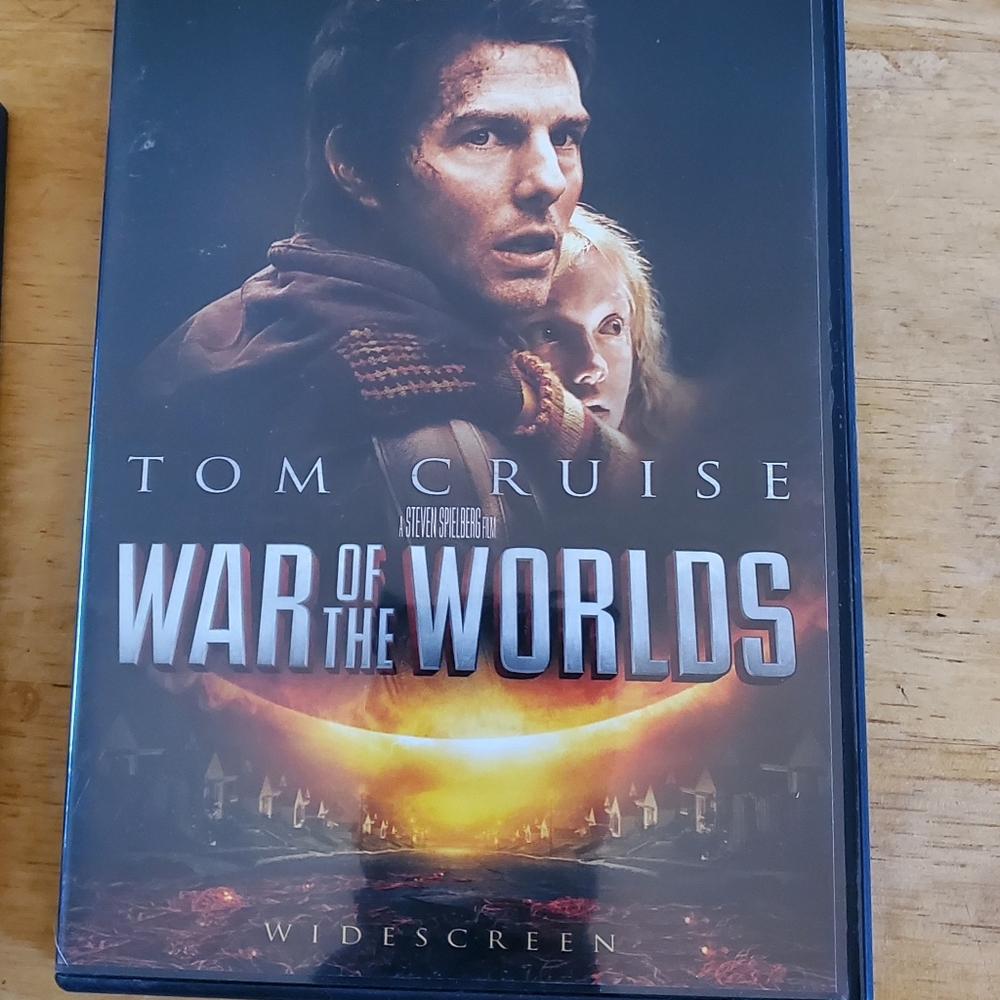 War of the Worlds 2005 science fiction action-thriller Tom Cruise DVD